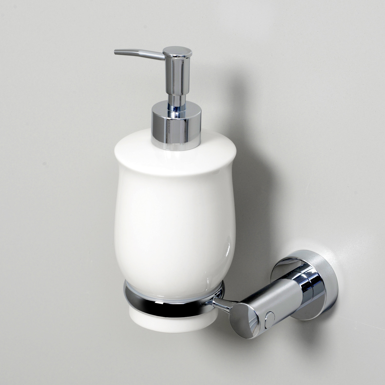 Дозатор для мыла фарфоровый хром WasserKraft K-24299