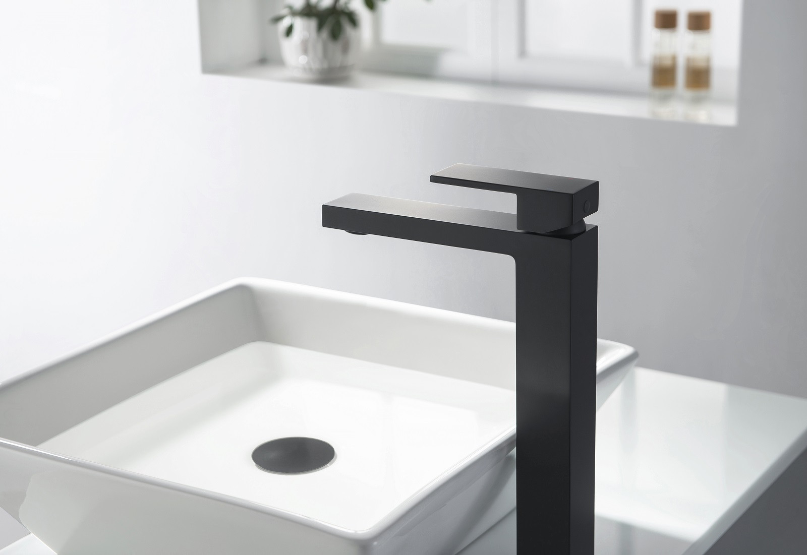 Смеситель для раковины чёрный Timo Selene 3061/03F
