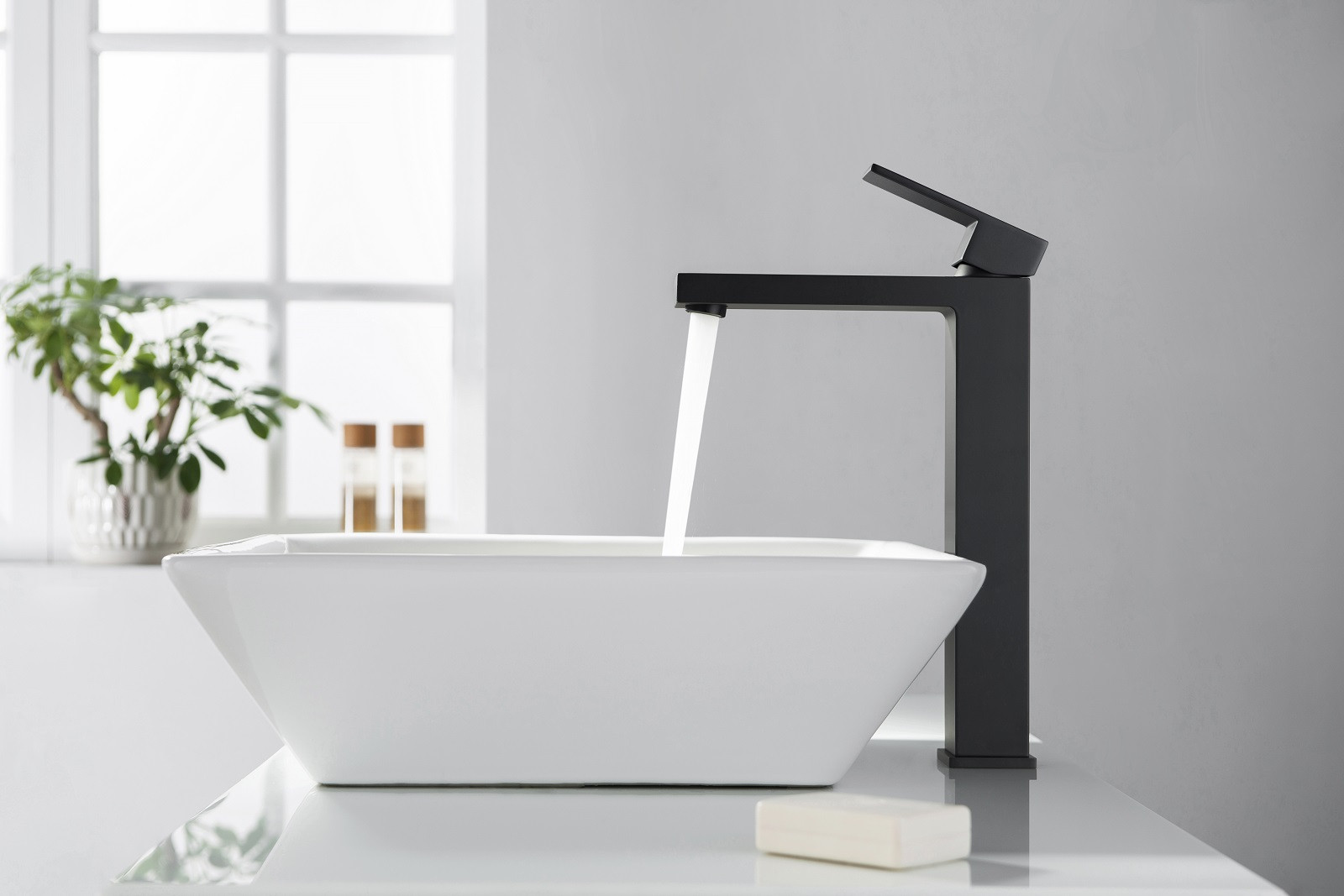 Смеситель для раковины чёрный Timo Selene 3061/03F
