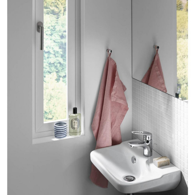Смеситель для раковины хром Hansgrohe Novus Loop 71080000