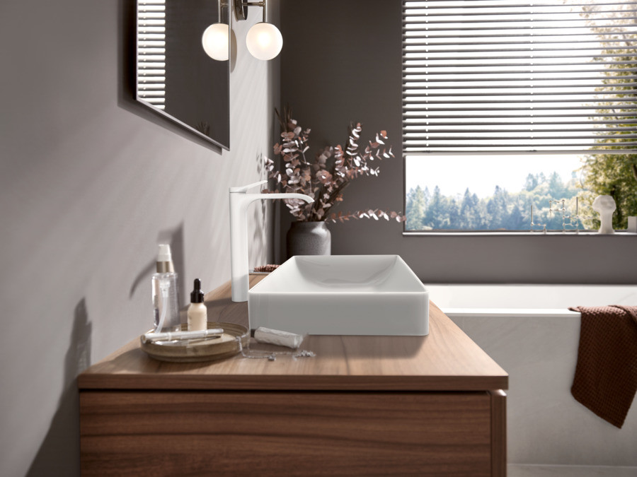 Смеситель для раковины Hansgrohe Vivenis, однорычажный, 250 без сливного гарнитура, для раковины чаши 75042670, матовый белый