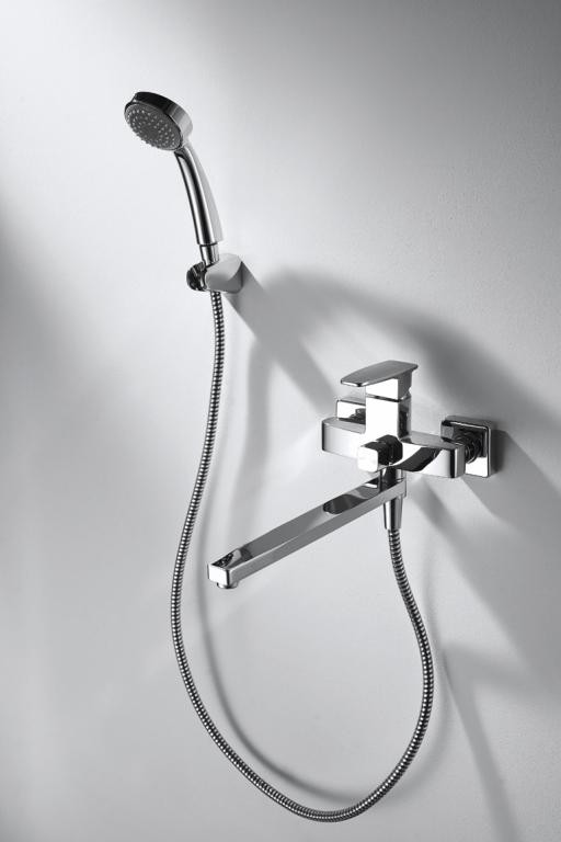 Смеситель для ванны с ручным душем хром Bravat F672106C-LB