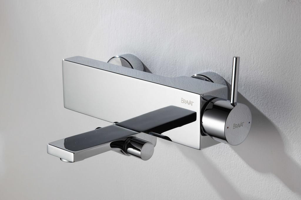 Смеситель для ванны и душа хром Bravat F66061C-01A-ENG