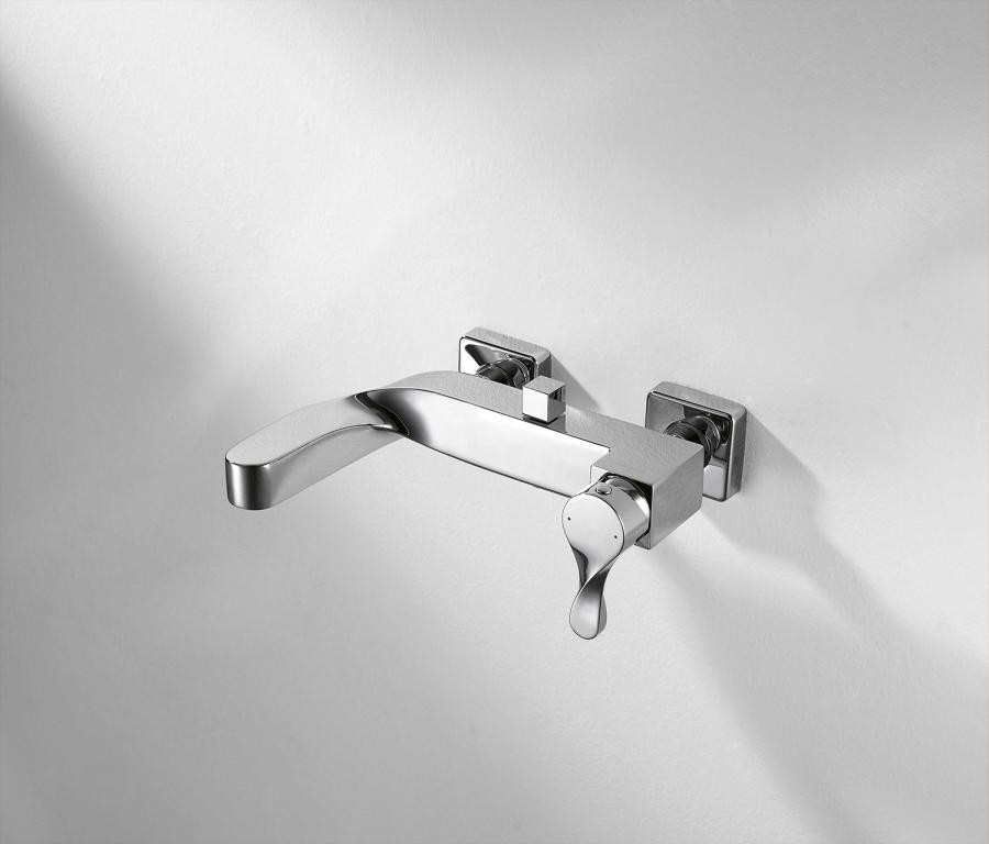 Смеситель для ванны хром Bravat F674108C-01