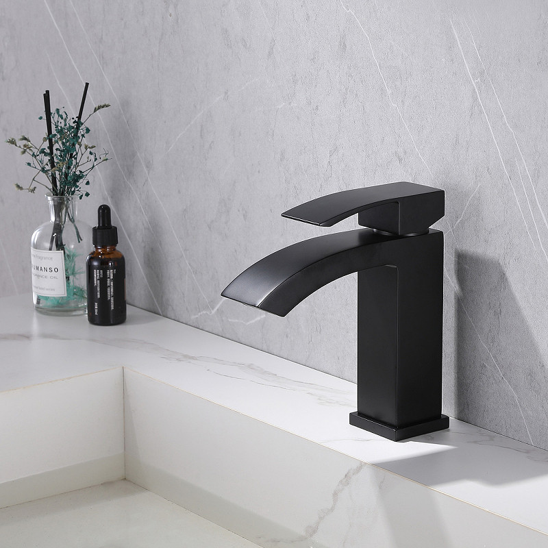 Смеситель для раковины черный Abber Wasserfall AF8610B