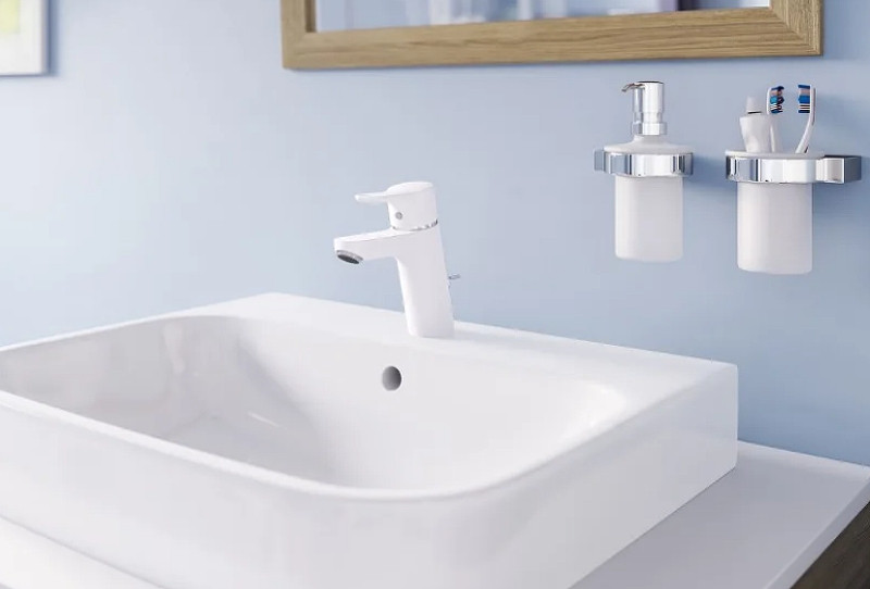Смеситель для раковины белый Kludi Pure Easy 373829165