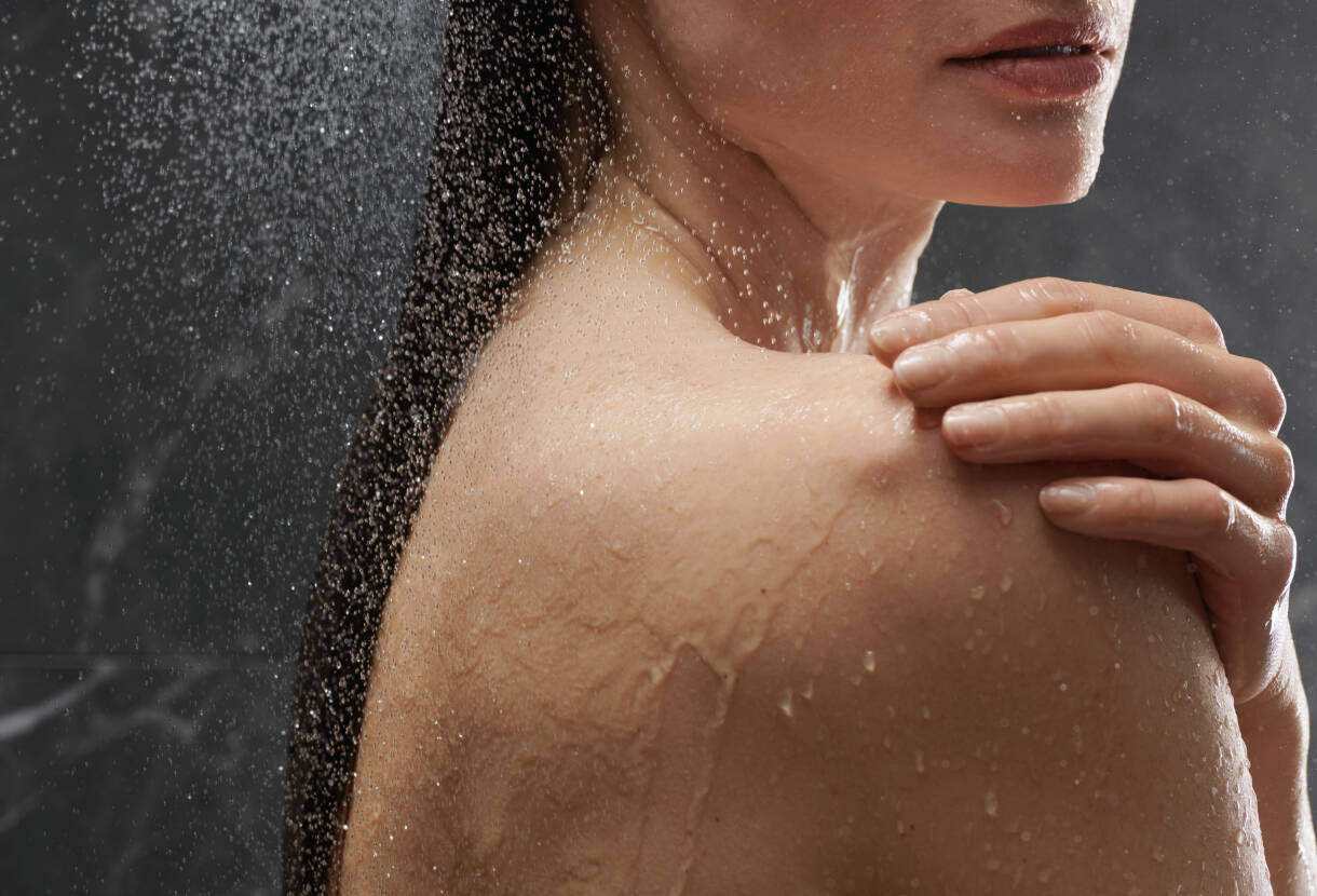Верхний душ Hansgrohe Rainfinity 360 3jet с настенным креплением, полированное золото, 26234990