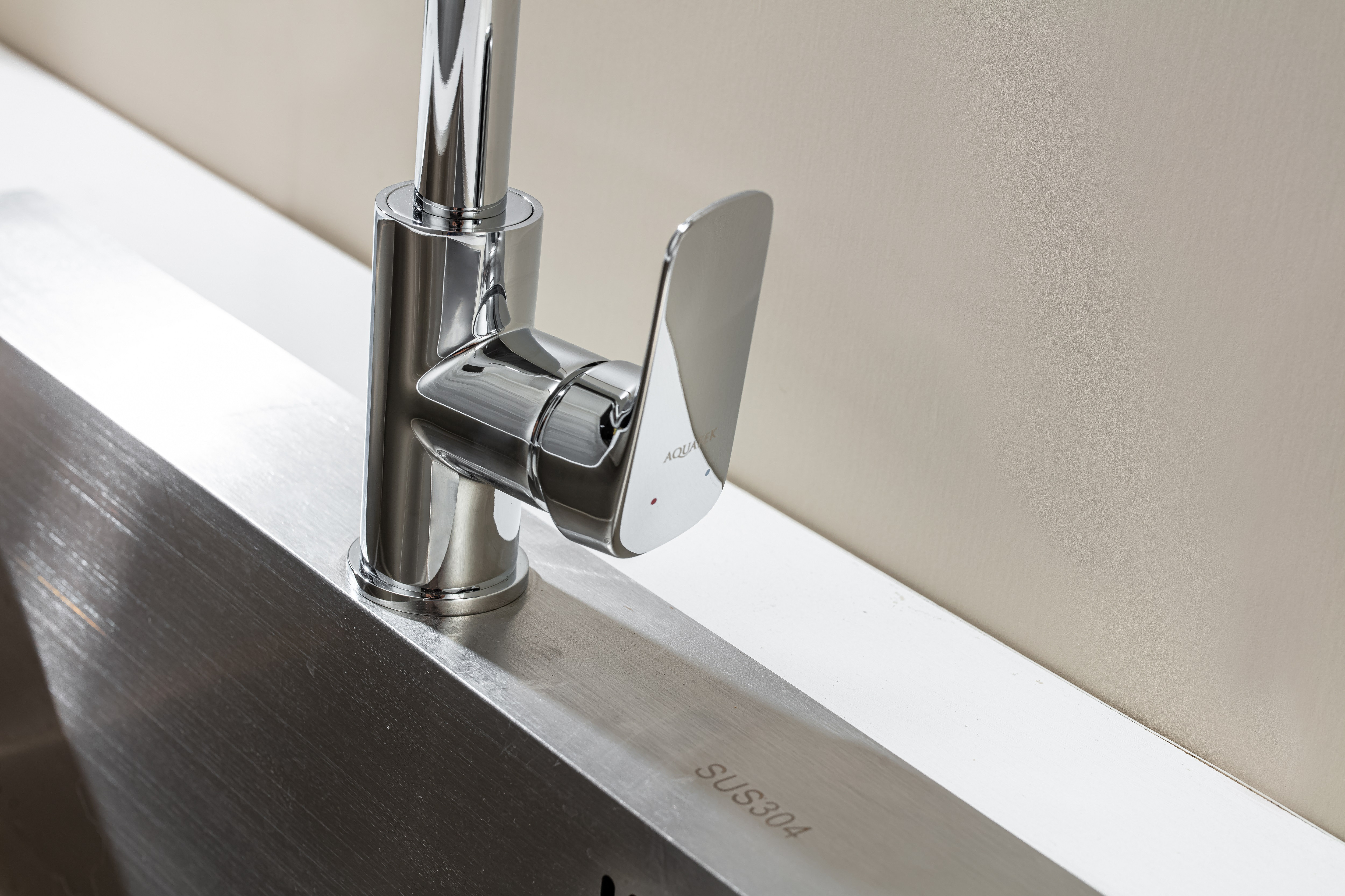 Смеситель для кухни хром Aquatek Вега AQ1081CR