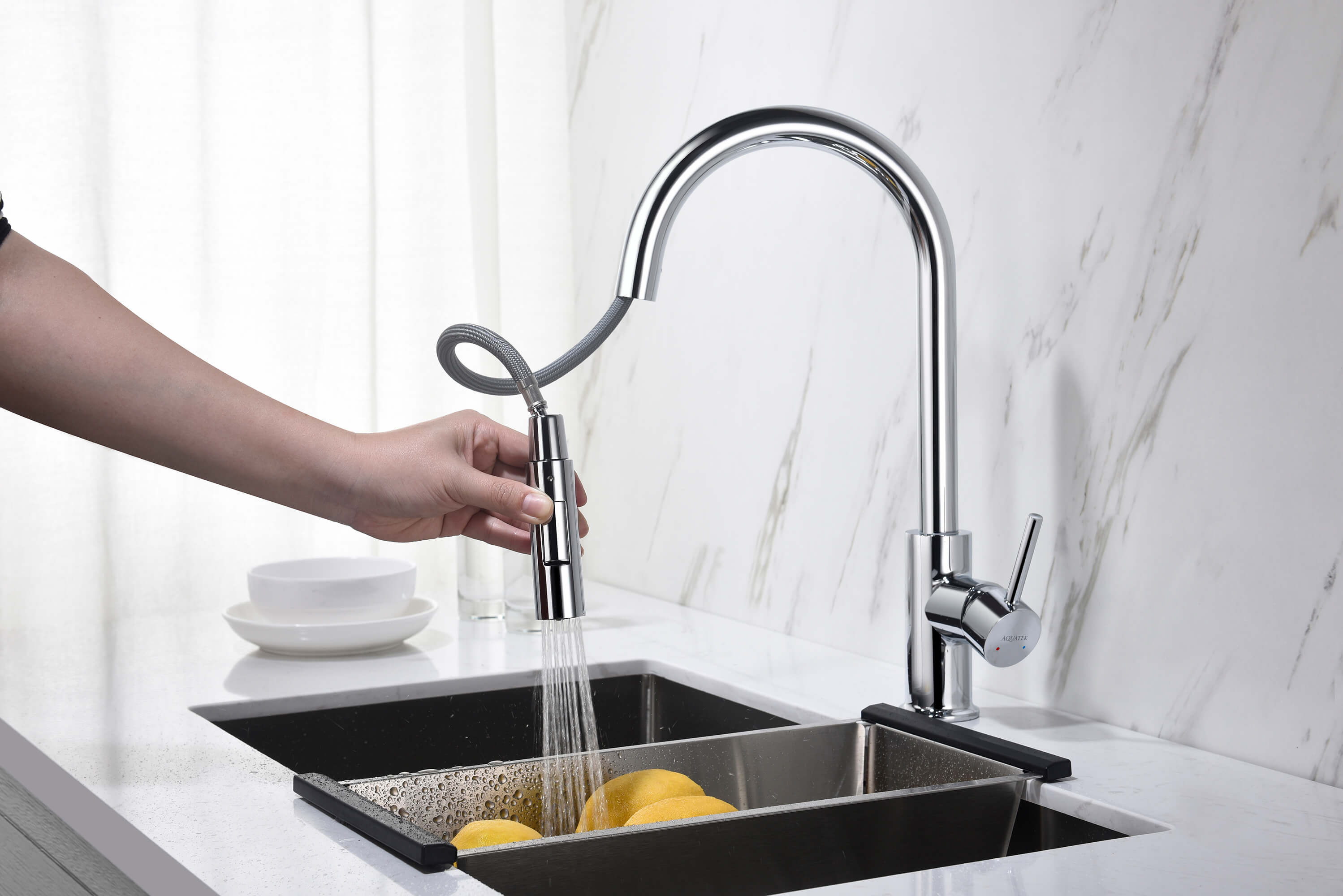 Смеситель для кухни с вытяжным изливом хром Aquatek Европа AQ1384CR