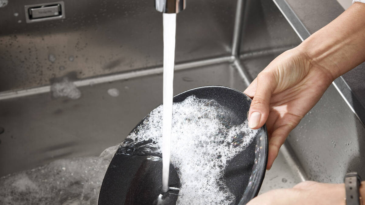 Смеситель для кухни чёрный Hansgrohe Vernis Blend 71870670