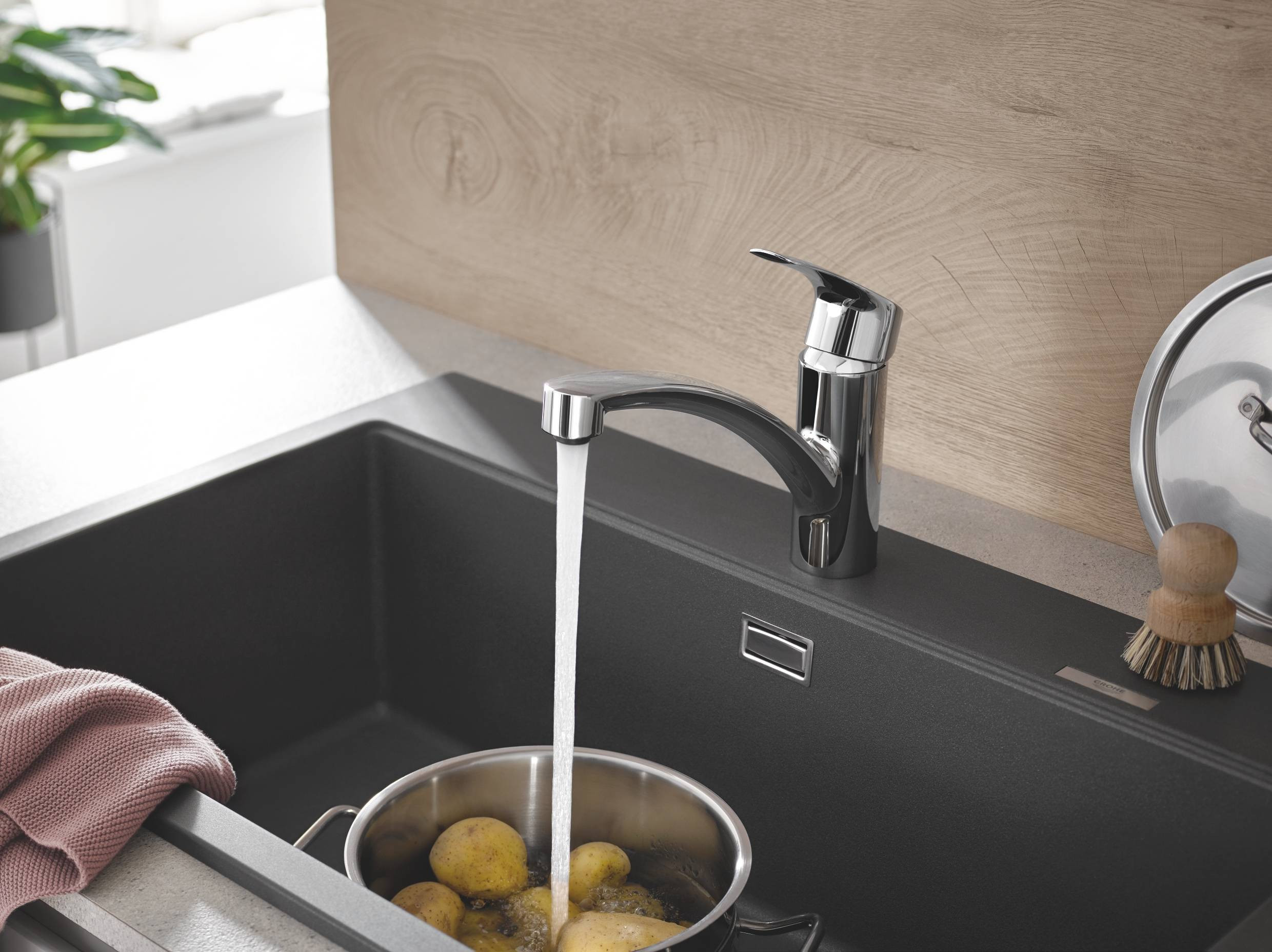 Смеситель однорычажный для мойки Grohe Eurosmart, низкий излив, хром