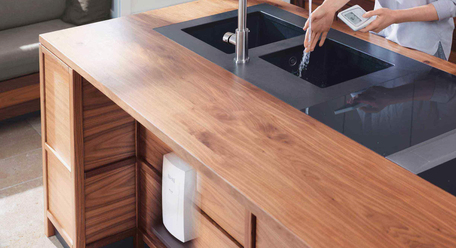 Проточный водонагреватель Clage CFX U E-compact 10,1/12,2кВт, 380В, 3ф, с верхним подключением, с пультом FXS Next