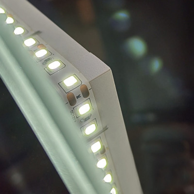 Зеркало настенное с LED подсветкой QuWelle Halo 80x70 Sensor
