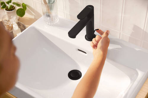 Однорычажный смеситель для раковины Hansgrohe Rebris S 110 с донным клапаном, матовый черный