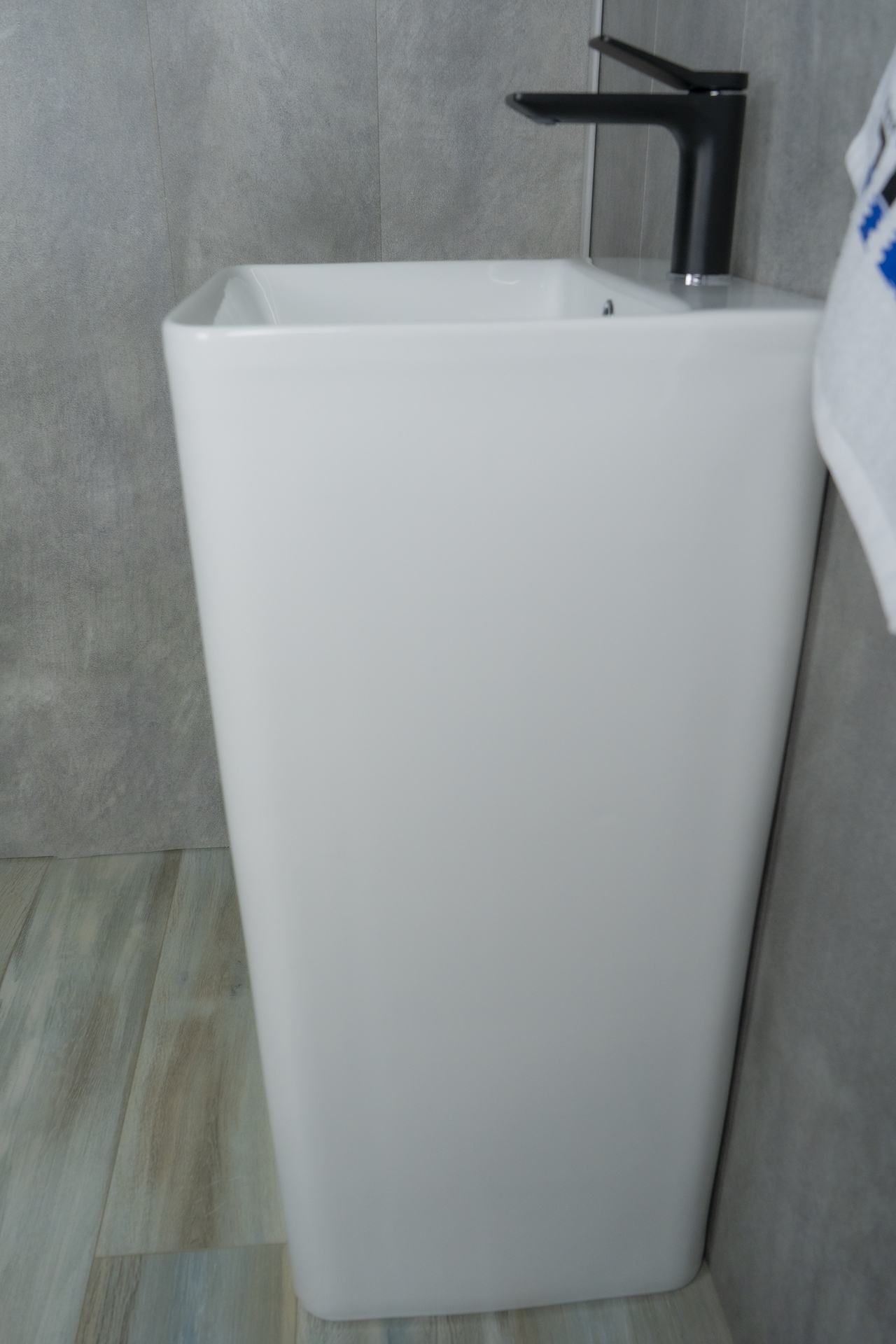 Раковина Gid Nb148 81117 накладная белая 42x41x86
