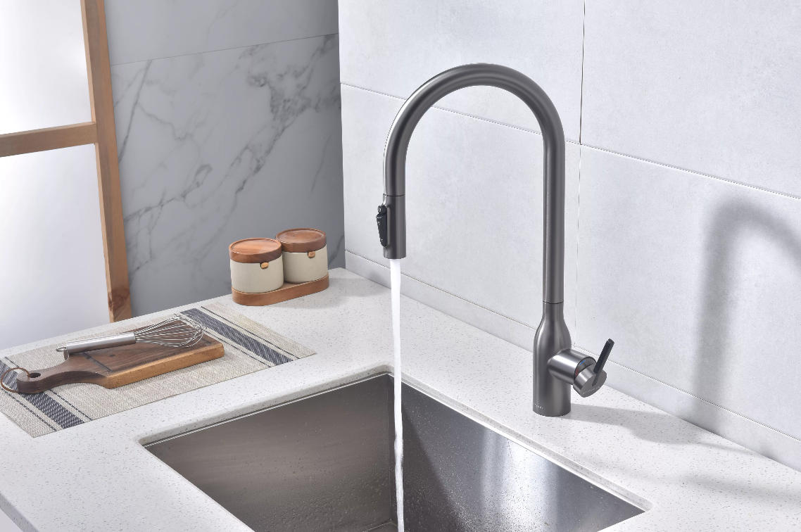 Смеситель Paulmark UNIVERSAL Metallum с подключением к фильтру для воды, с вытяжным шлангом, Хром