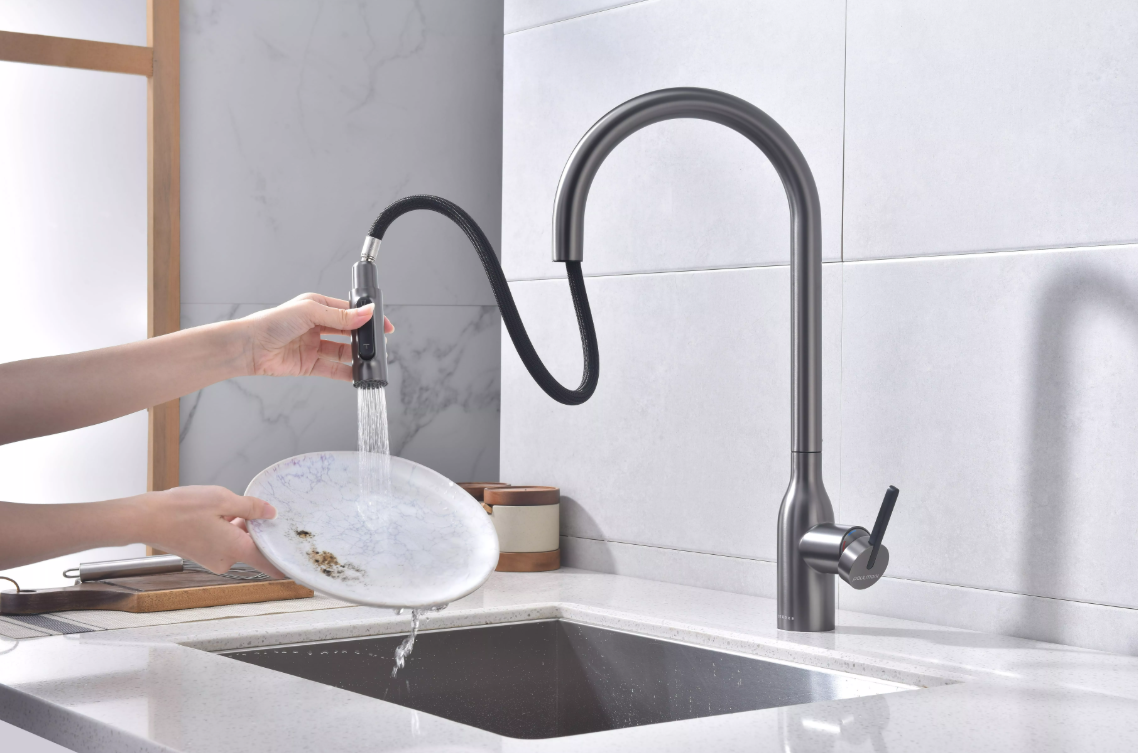 Смеситель Paulmark UNIVERSAL Metallum с подключением к фильтру для воды, с вытяжным шлангом, Брашированная сталь