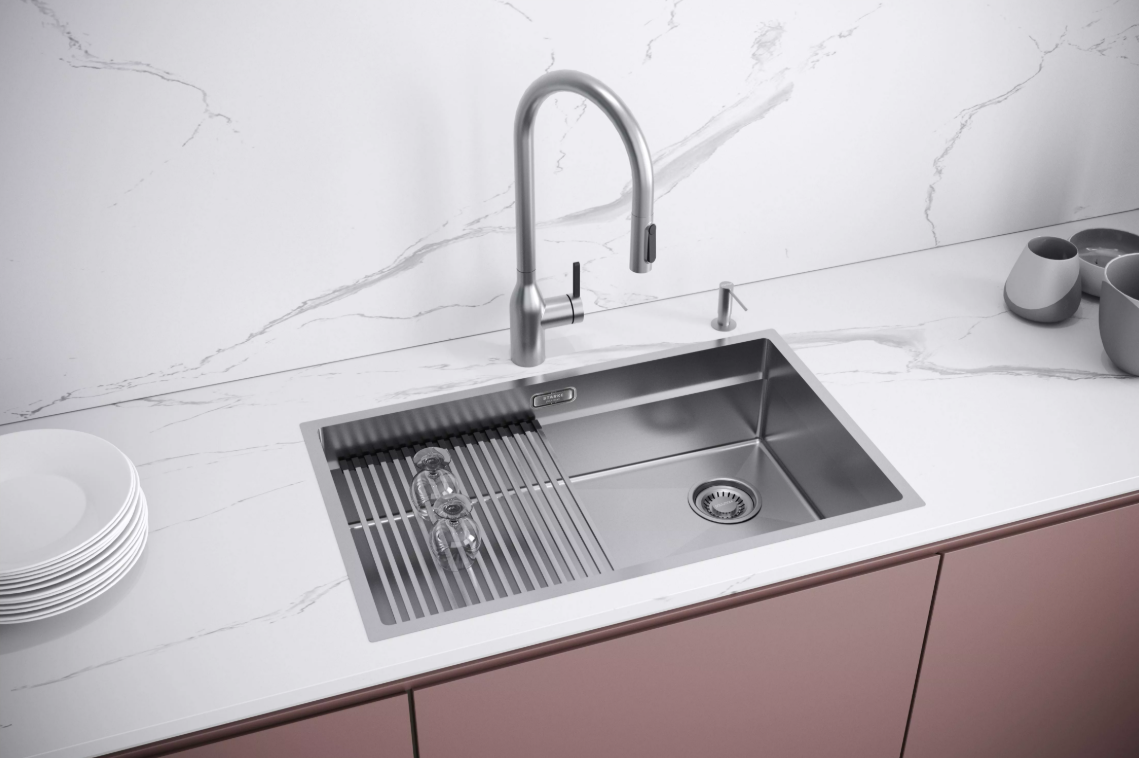 Смеситель Paulmark UNIVERSAL Metallum с подключением к фильтру для воды, с вытяжным шлангом, Брашированная сталь