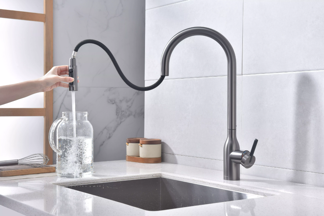 Смеситель Paulmark UNIVERSAL Basis с подключением к фильтру для воды, с вытяжным шлангом, Белый матовый