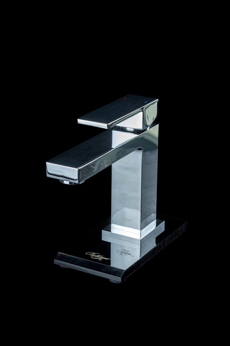 Смеситель для умывальника Boheme QUBIC Chrome, однорычажный, латунь, излив фиксированный