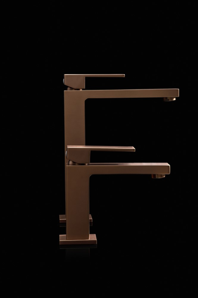 Смеситель для умывальника Boheme QUBIC Brushed Bronze, однорычажный, цвет «брашированная бронза», Италия