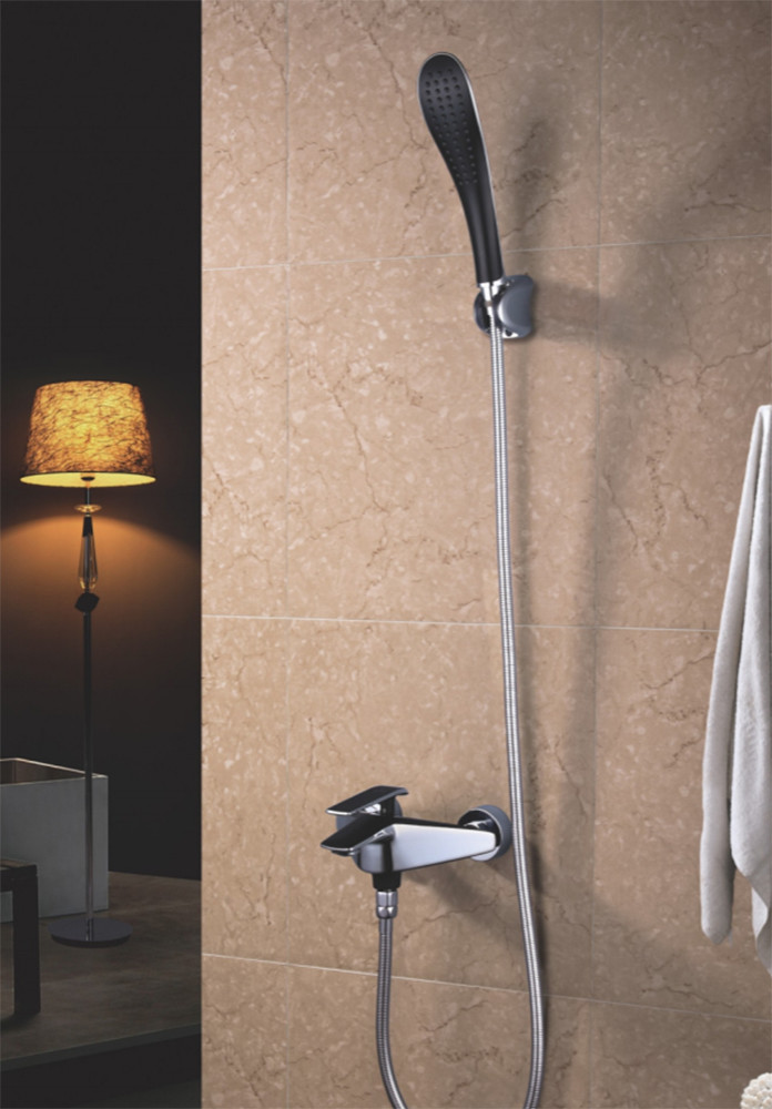 Смеситель для ванны чёрный/хром Rose R1302H