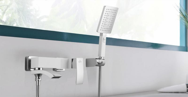 Смеситель для ванны хром Rose R1552F