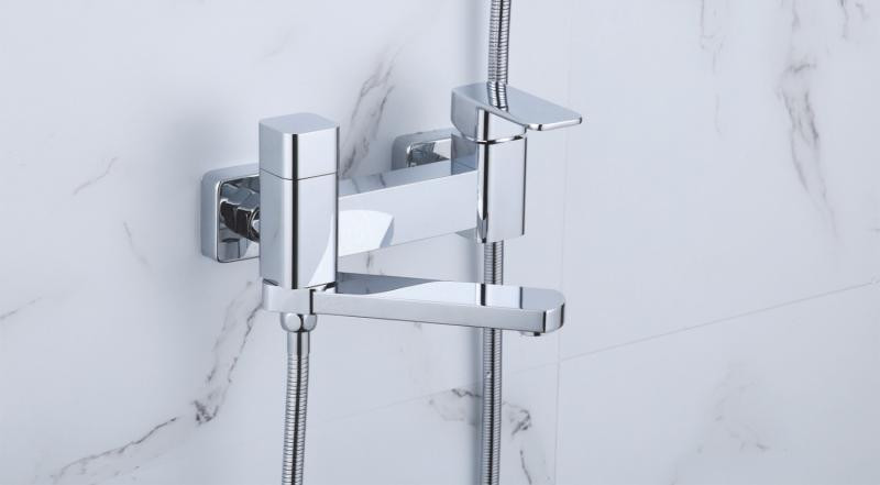 Смеситель для ванны хром Rose R2602